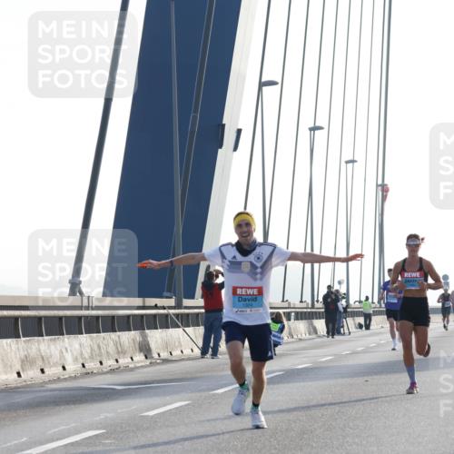 03.10.2026 - Köhlbrandbrückenlauf Strokosch-Dieckow http://msf.ph/oto/10592409 03.10.2026 09:17:38 Position 1 1324 meine-sportfotos.de