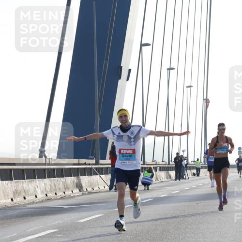 03.10.2026 - Köhlbrandbrückenlauf Strokosch-Dieckow http://msf.ph/oto/10592415 03.10.2026 09:17:39 Position 1 1324 meine-sportfotos.de