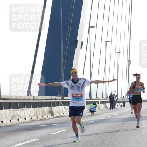03.10.2026 - Köhlbrandbrückenlauf Strokosch-Dieckow http://msf.ph/oto/10592420 03.10.2026 09:17:39 Position 1 1324 meine-sportfotos.de