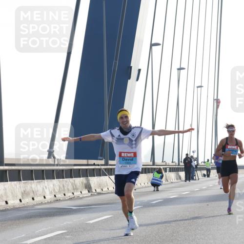 03.10.2026 - Köhlbrandbrückenlauf Strokosch-Dieckow http://msf.ph/oto/10592422 03.10.2026 09:17:39 Position 1 1324 meine-sportfotos.de