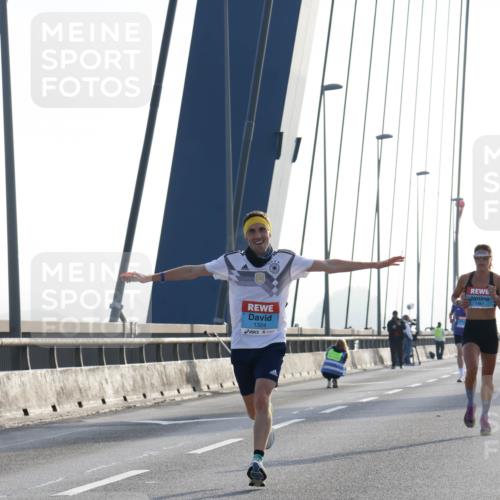 03.10.2026 - Köhlbrandbrückenlauf Strokosch-Dieckow http://msf.ph/oto/10592427 03.10.2026 09:17:39 Position 1 1324 meine-sportfotos.de