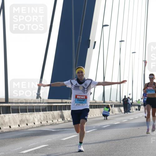 03.10.2026 - Köhlbrandbrückenlauf Strokosch-Dieckow http://msf.ph/oto/10592432 03.10.2026 09:17:39 Position 1 1324 meine-sportfotos.de