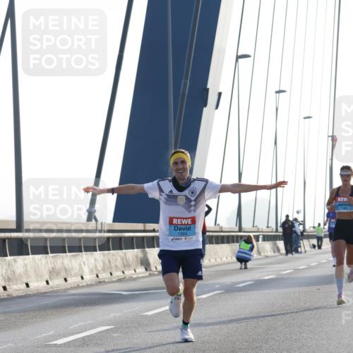 03.10.2026 - Köhlbrandbrückenlauf Strokosch-Dieckow http://msf.ph/oto/10592433 03.10.2026 09:17:39 Position 1 1324 meine-sportfotos.de