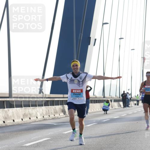 03.10.2026 - Köhlbrandbrückenlauf Strokosch-Dieckow http://msf.ph/oto/10592437 03.10.2026 09:17:39 Position 1 1324 meine-sportfotos.de