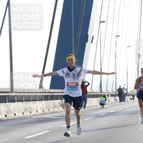 03.10.2026 - Köhlbrandbrückenlauf Strokosch-Dieckow http://msf.ph/oto/10592440 03.10.2026 09:17:39 Position 1 1324 meine-sportfotos.de