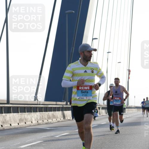 03.10.2026 - Köhlbrandbrückenlauf Strokosch-Dieckow http://msf.ph/oto/10592503 03.10.2026 09:17:58 Position 1 2120 meine-sportfotos.de
