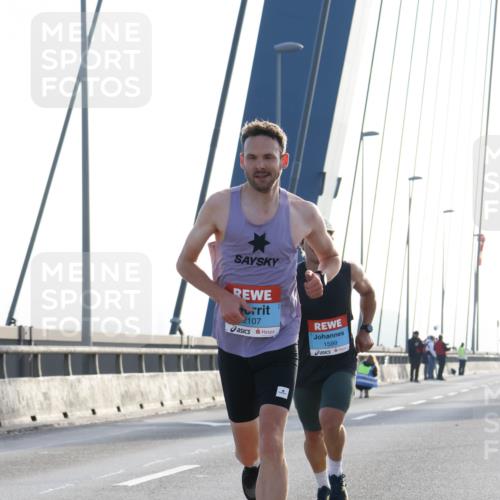 03.10.2026 - Köhlbrandbrückenlauf Strokosch-Dieckow http://msf.ph/oto/10592514 03.10.2026 09:18:02 Position 1 2107, 1599 meine-sportfotos.de