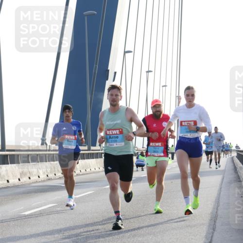 03.10.2026 - Köhlbrandbrückenlauf Strokosch-Dieckow http://msf.ph/oto/10592557 03.10.2026 09:18:11 Position 1 1083, 2109, 3823, 3849 meine-sportfotos.de