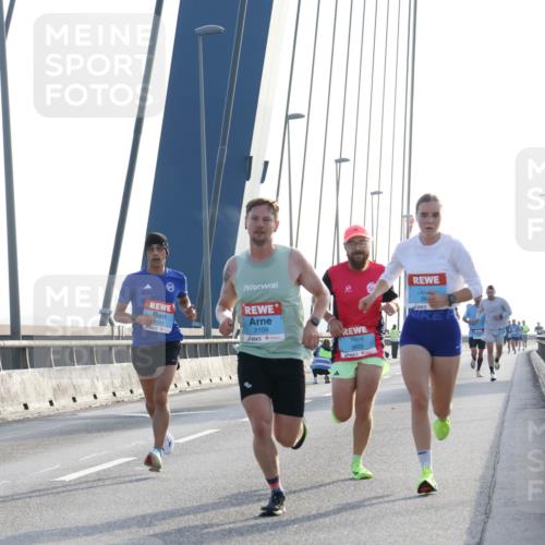 03.10.2026 - Köhlbrandbrückenlauf Strokosch-Dieckow http://msf.ph/oto/10592561 03.10.2026 09:18:11 Position 1 2109, 083, 3823 meine-sportfotos.de