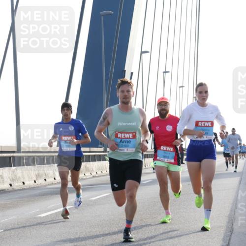 03.10.2026 - Köhlbrandbrückenlauf Strokosch-Dieckow http://msf.ph/oto/10592578 03.10.2026 09:18:12 Position 1 1083, 2109, 3823, 19 meine-sportfotos.de