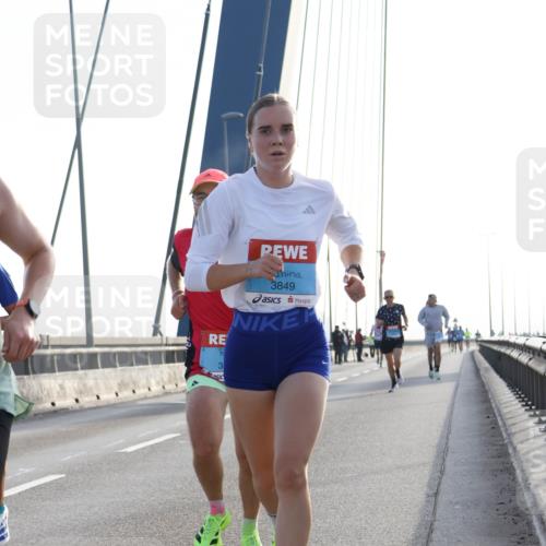 03.10.2026 - Köhlbrandbrückenlauf Strokosch-Dieckow http://msf.ph/oto/10592606 03.10.2026 09:18:14 Position 1 3, 3849 meine-sportfotos.de