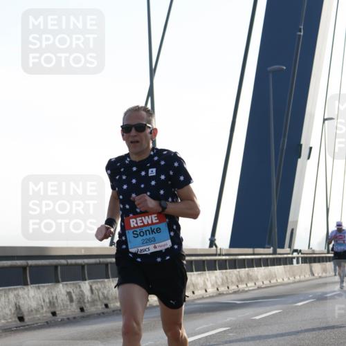 03.10.2026 - Köhlbrandbrückenlauf Strokosch-Dieckow http://msf.ph/oto/10592619 03.10.2026 09:18:20 Position 1 2263 meine-sportfotos.de