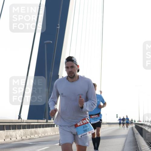 03.10.2026 - Köhlbrandbrückenlauf Strokosch-Dieckow http://msf.ph/oto/10592634 03.10.2026 09:18:22 Position 1 3827 meine-sportfotos.de
