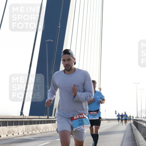 03.10.2026 - Köhlbrandbrückenlauf Strokosch-Dieckow http://msf.ph/oto/10592638 03.10.2026 09:18:22 Position 1 3827, 3705 meine-sportfotos.de