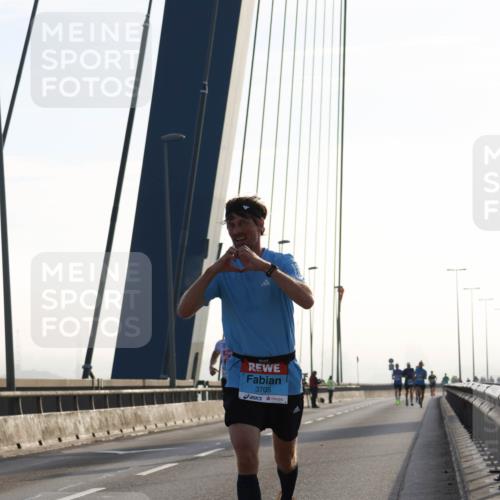 03.10.2026 - Köhlbrandbrückenlauf Strokosch-Dieckow http://msf.ph/oto/10592646 03.10.2026 09:18:24 Position 1 3705 meine-sportfotos.de