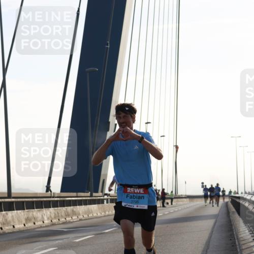 03.10.2026 - Köhlbrandbrückenlauf Strokosch-Dieckow http://msf.ph/oto/10592649 03.10.2026 09:18:24 Position 1 3705 meine-sportfotos.de