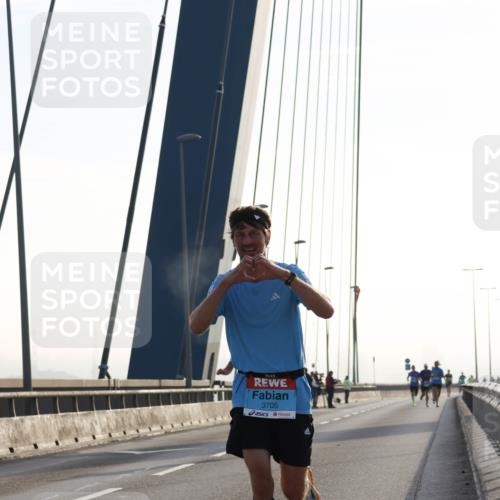 03.10.2026 - Köhlbrandbrückenlauf Strokosch-Dieckow http://msf.ph/oto/10592652 03.10.2026 09:18:24 Position 1 3705 meine-sportfotos.de