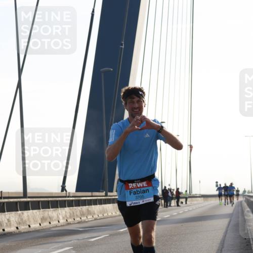 03.10.2026 - Köhlbrandbrückenlauf Strokosch-Dieckow http://msf.ph/oto/10592660 03.10.2026 09:18:24 Position 1 3705 meine-sportfotos.de