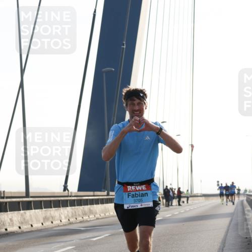 03.10.2026 - Köhlbrandbrückenlauf Strokosch-Dieckow http://msf.ph/oto/10592664 03.10.2026 09:18:24 Position 1 3705 meine-sportfotos.de