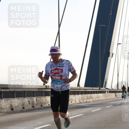 03.10.2026 - Köhlbrandbrückenlauf Strokosch-Dieckow http://msf.ph/oto/10592682 03.10.2026 09:18:29 Position 1 1716, 33 meine-sportfotos.de