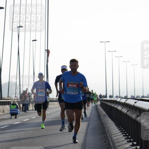 03.10.2026 - Köhlbrandbrückenlauf Strokosch-Dieckow http://msf.ph/oto/10592712 03.10.2026 09:18:39 Position 1 4, 2116 meine-sportfotos.de