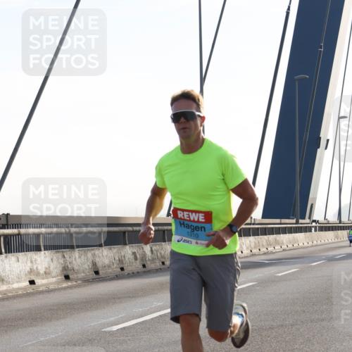 03.10.2026 - Köhlbrandbrückenlauf Strokosch-Dieckow http://msf.ph/oto/10592808 03.10.2026 09:18:52 Position 1 1310 meine-sportfotos.de