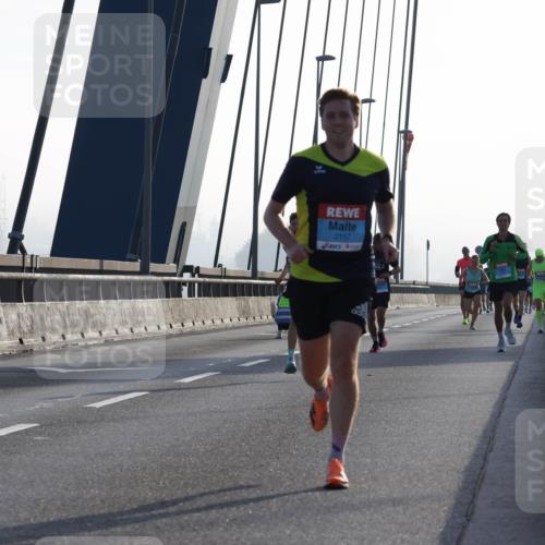 03.10.2026 - Köhlbrandbrückenlauf Strokosch-Dieckow http://msf.ph/oto/10592825 03.10.2026 09:19:00 Position 1 2117 meine-sportfotos.de