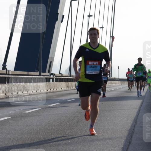 03.10.2026 - Köhlbrandbrückenlauf Strokosch-Dieckow http://msf.ph/oto/10592828 03.10.2026 09:19:00 Position 1 2117 meine-sportfotos.de