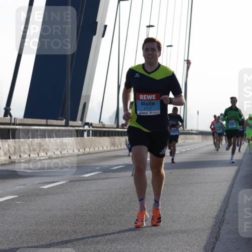 03.10.2026 - Köhlbrandbrückenlauf Strokosch-Dieckow http://msf.ph/oto/10592835 03.10.2026 09:19:00 Position 1 2117 meine-sportfotos.de