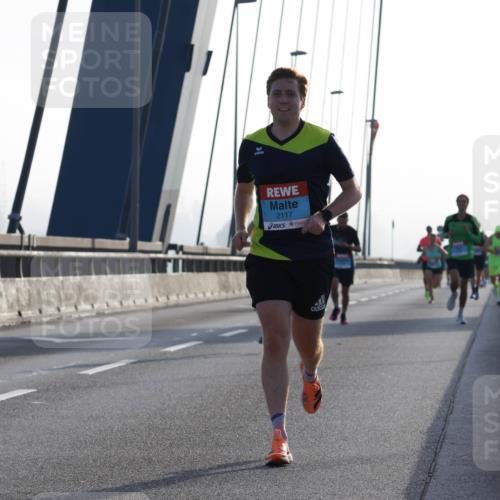 03.10.2026 - Köhlbrandbrückenlauf Strokosch-Dieckow http://msf.ph/oto/10592841 03.10.2026 09:19:00 Position 1 2117 meine-sportfotos.de