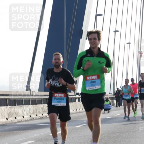 03.10.2026 - Köhlbrandbrückenlauf Strokosch-Dieckow http://msf.ph/oto/10592895 03.10.2026 09:19:08 Position 1 666, 1091, 2047 meine-sportfotos.de