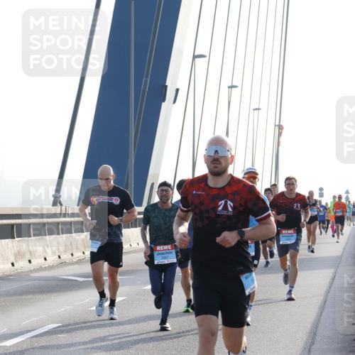 03.10.2026 - Köhlbrandbrückenlauf Strokosch-Dieckow http://msf.ph/oto/10592945 03.10.2026 09:19:26 Position 1 2067, 2 meine-sportfotos.de