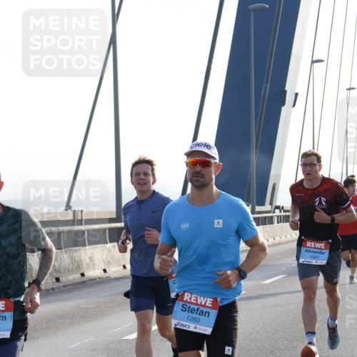 03.10.2026 - Köhlbrandbrückenlauf Strokosch-Dieckow http://msf.ph/oto/10592970 03.10.2026 09:19:29 Position 1 1260, 1097 meine-sportfotos.de