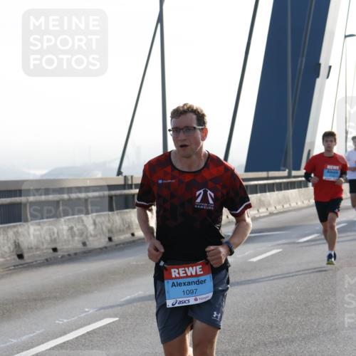 03.10.2026 - Köhlbrandbrückenlauf Strokosch-Dieckow http://msf.ph/oto/10592994 03.10.2026 09:19:31 Position 1 1097 meine-sportfotos.de