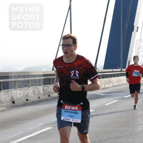 03.10.2026 - Köhlbrandbrückenlauf Strokosch-Dieckow http://msf.ph/oto/10592999 03.10.2026 09:19:31 Position 1 949, 1097 meine-sportfotos.de
