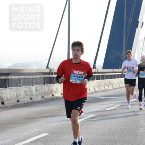 03.10.2026 - Köhlbrandbrückenlauf Strokosch-Dieckow http://msf.ph/oto/10593005 03.10.2026 09:19:33 Position 1 2181 meine-sportfotos.de