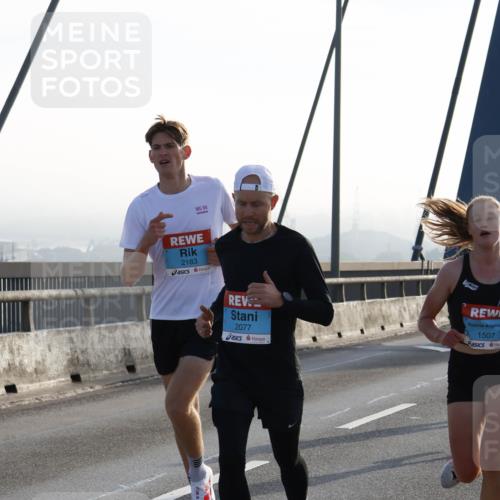 03.10.2026 - Köhlbrandbrückenlauf Strokosch-Dieckow http://msf.ph/oto/10593018 03.10.2026 09:19:37 Position 1 94, 2183, 2077, 1507 meine-sportfotos.de