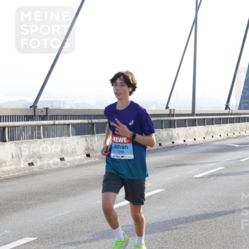 03.10.2026 - Köhlbrandbrückenlauf Strokosch-Dieckow http://msf.ph/oto/10593045 03.10.2026 09:19:41 Position 1 1288 meine-sportfotos.de
