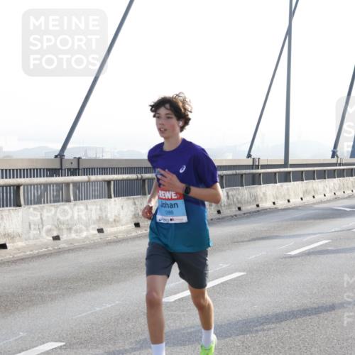 03.10.2026 - Köhlbrandbrückenlauf Strokosch-Dieckow http://msf.ph/oto/10593047 03.10.2026 09:19:41 Position 1 1288 meine-sportfotos.de