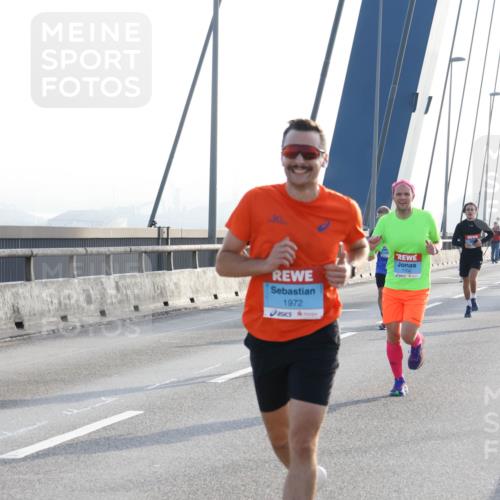 03.10.2026 - Köhlbrandbrückenlauf Strokosch-Dieckow http://msf.ph/oto/10593054 03.10.2026 09:19:43 Position 1 1972, 1702 meine-sportfotos.de
