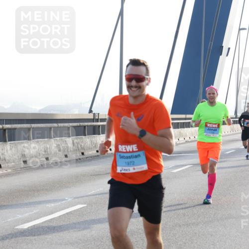 03.10.2026 - Köhlbrandbrückenlauf Strokosch-Dieckow http://msf.ph/oto/10593064 03.10.2026 09:19:43 Position 1 1972 meine-sportfotos.de