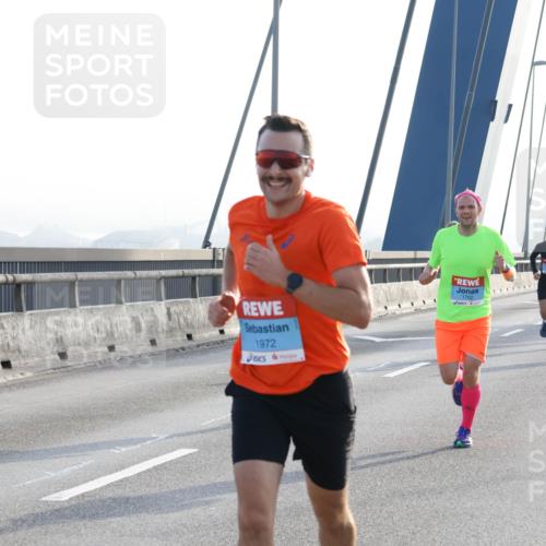 03.10.2026 - Köhlbrandbrückenlauf Strokosch-Dieckow http://msf.ph/oto/10593068 03.10.2026 09:19:43 Position 1 1972, 1702 meine-sportfotos.de