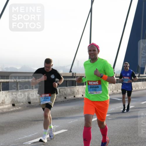 03.10.2026 - Köhlbrandbrückenlauf Strokosch-Dieckow http://msf.ph/oto/10593070 03.10.2026 09:19:45 Position 1 2158, 1702 meine-sportfotos.de