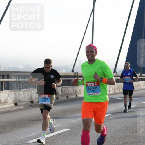03.10.2026 - Köhlbrandbrückenlauf Strokosch-Dieckow http://msf.ph/oto/10593074 03.10.2026 09:19:45 Position 1 2158, 1702 meine-sportfotos.de