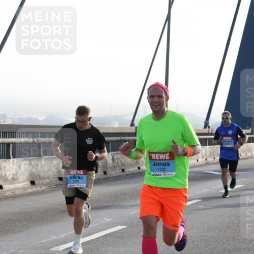 03.10.2026 - Köhlbrandbrückenlauf Strokosch-Dieckow http://msf.ph/oto/10593075 03.10.2026 09:19:45 Position 1 2158, 1702 meine-sportfotos.de