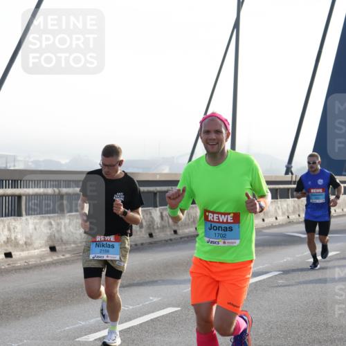 03.10.2026 - Köhlbrandbrückenlauf Strokosch-Dieckow http://msf.ph/oto/10593077 03.10.2026 09:19:45 Position 1 2158, 1702 meine-sportfotos.de