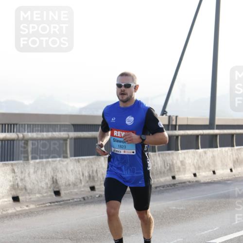 03.10.2026 - Köhlbrandbrückenlauf Strokosch-Dieckow http://msf.ph/oto/10593090 03.10.2026 09:19:48 Position 1 1823 meine-sportfotos.de