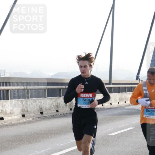 03.10.2026 - Köhlbrandbrückenlauf Strokosch-Dieckow http://msf.ph/oto/10593104 03.10.2026 09:19:49 Position 1 2153, 2356 meine-sportfotos.de