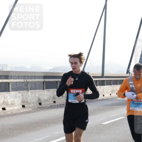 03.10.2026 - Köhlbrandbrückenlauf Strokosch-Dieckow http://msf.ph/oto/10593106 03.10.2026 09:19:49 Position 1 21, 2356 meine-sportfotos.de