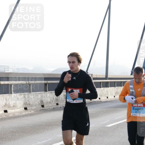 03.10.2026 - Köhlbrandbrückenlauf Strokosch-Dieckow http://msf.ph/oto/10593109 03.10.2026 09:19:49 Position 1 2356 meine-sportfotos.de
